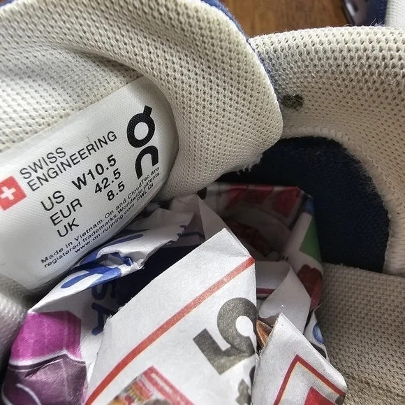 On Cloud Swiss Engineering Running Shoes Women's Size 10.5 - Picture 5 of 7